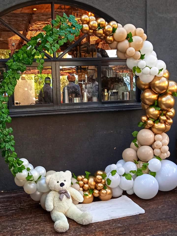  Cercle de ballons et fleurs